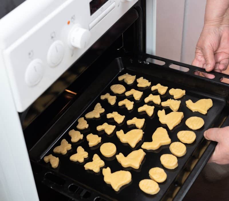תבנית עם עוגיות תבנית עם עוגיות
